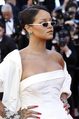 Rihanna at the Okja premiere during the 70th Cannes Film Festival at the Palais des Festivals on May 19, 2017 in Cannes, France Foto:xD.xBedrosianx xFuturexImage