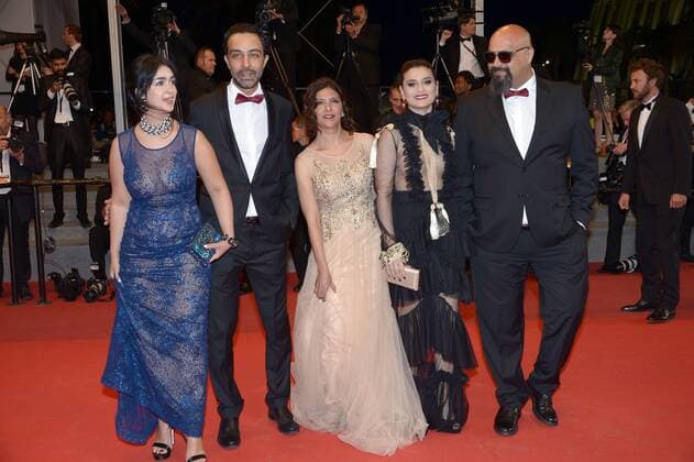 217765 Degun-Paoli Starface 2017-05-19 Cannes France 70eme Festival International du Film de Cannes. Montee des Marches du film Jupiter s Moon . 70th International Cannes Film Festival. Red Carpet of Jupiter s Moon movie Ben Hania, Kaouther; Al Ferjani, Mariam; Zrelli, Ghanem  Copyright: xDegun-Paolix STAR_217765_003