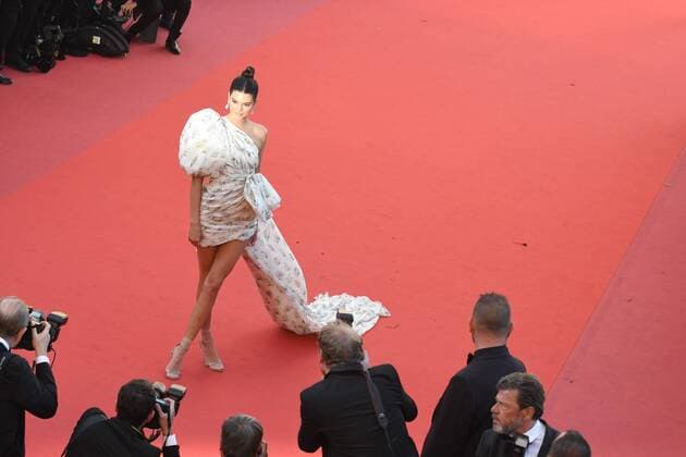 217803 Serge Arnal Starface 2017-05-20 Cannes France 70eme Festival International du Film de Cannes. Montee des Marches du film 120 battements par minute . 70th International Cannes Film Festival. Red Carpet of 120 battements par minute movie. Jenner, Kendall  Copyright: xSergexArnalx xStarfacex STAR_217803_044