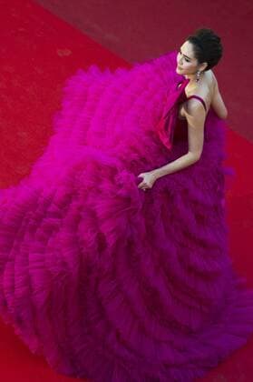 Bilder des Tages 217804 Scanella Starface 2017-05-20 Cannes France 70eme Festival International du Film de Cannes. Montee des Marches du film 120 battements par minute . 70th International Cannes Film Festival. Red Carpet of 120 battements par minute movie. Hargate, Araya Alberta  Copyright: xScanellax STAR_217804_047