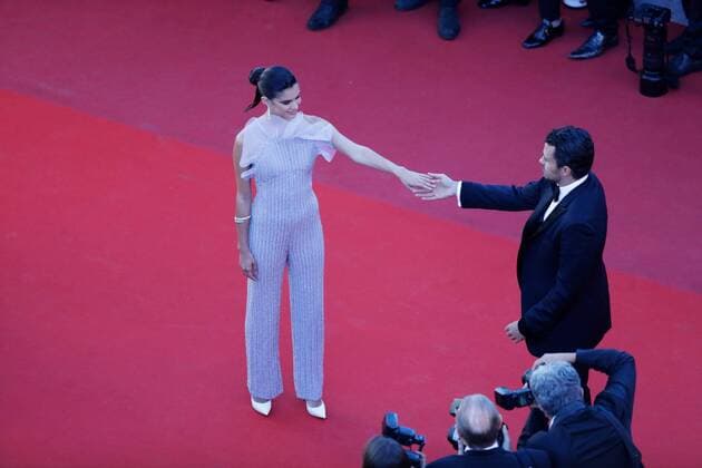 Sara Sampaio CINEMA : 70 eme Festival de Cannes - Tapis Rouge 120 Battements Par Minute - 20 05 2017 LoicThebaud Panoramic 