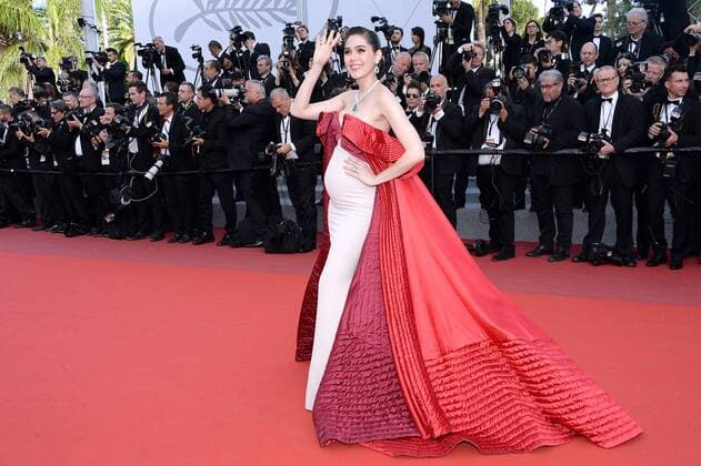 217837 Degun-Paoli Starface 2017-05-21 Cannes France 70eme Festival International du Film de Cannes. Montee des Marches du film The Meyerowitz Stories . 70th International Cannes Film Festival. Red Carpet of The Meyerowitz Stories movie Hargate, Araya Alberta  Copyright: xDegun-Paolix STAR_217837_010