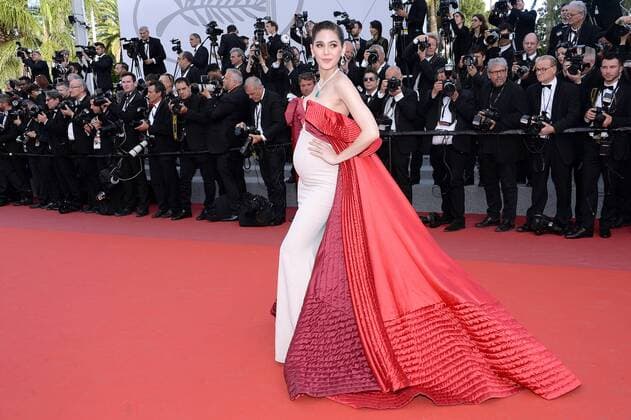 217837 Degun-Paoli Starface 2017-05-21 Cannes France 70eme Festival International du Film de Cannes. Montee des Marches du film The Meyerowitz Stories . 70th International Cannes Film Festival. Red Carpet of The Meyerowitz Stories movie Hargate, Araya Alberta  Copyright: xDegun-Paolix STAR_217837_011
