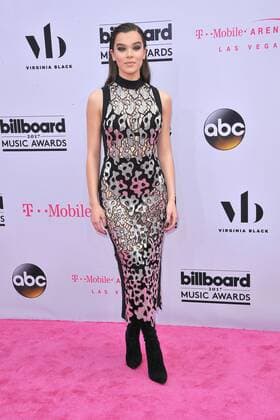 Hailee Steinfeld bei der Ankunft zur Verleihung der Billboard Music Awards am 21.05.2017 in Las Vegas 2017 Billboard Music Awards in Las Vegas 