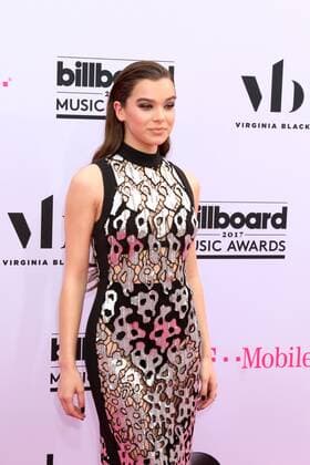 LAS VEGAS - MAY 21: Hailee Steinfeld at the 2017 Billboard Music Awards - Arrivals at the T-Mobile Arena on May 21, 2017 in Las Vegas, NV  Copyright: xKathyxHutchinsx xIPAx xHutchinsxPhotox