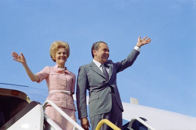 President Richard Nixon and his wife Patricia Nixon depart on Air force One the presidential plane circa 1973 WorldxHistoryxArchive 917_05_WHA_098_0912