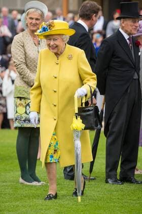 . 23 05 2017. London, United Kingdom. Queen Elizabeth at a Garden Party at Buckingham Palace in London, where a minute s silence was observed for the victims of the Manchester terror attack.  xROTAxx xi-Imagesx IIM-15175-0002