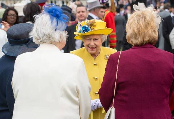 . 23 05 2017. London, United Kingdom. Queen Elizabeth at a Garden Party at Buckingham Palace in London, where a minute s silence was observed for the victims of the Manchester terror attack.  xROTAxx xi-Imagesx IIM-15175-0009