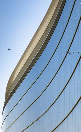 Architektur von Hans Hollein Austria, Vienna, part of glass facade of bank building  FCF01187