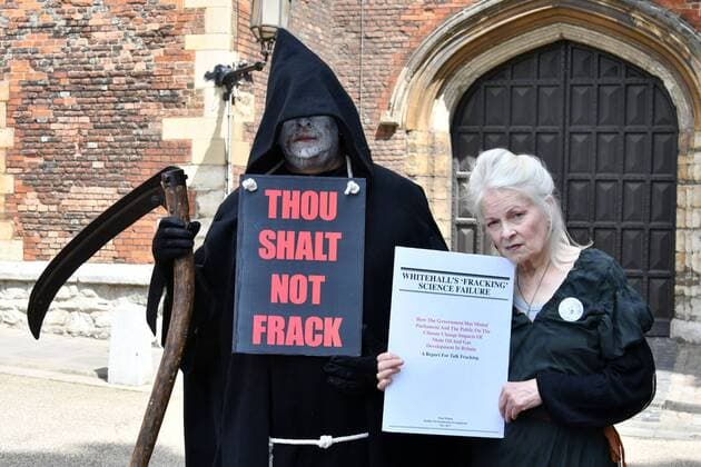 . 24 05 2017. London, United Kingdom. Dame Vivienne Westwood fracking protest. Fashion designer visits the London home of the Archbishop of Canterbury to deliver a report into fracking, entitled Whitehall s Fracking Science Failure, accompanied by a figure dressed as the Grim Reaper, at Lambeth Palace, London.  xNilsxJorgensenx xi-Imagesx IIM-15180-0010