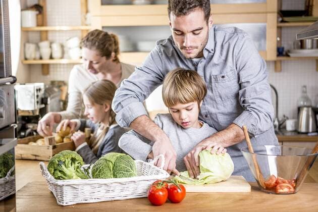 Family preparing salad in kitchen model released Symbolfoto property released  WESTF23016