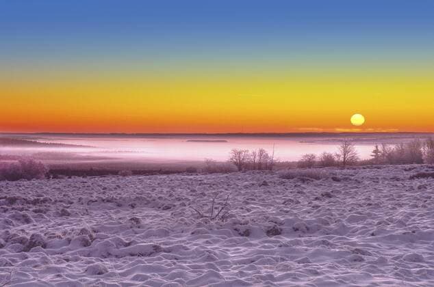 Sonnenaufgang im Hohen Venn im Winter, Belgien, Hautes Fagnes, Hohes Venn, Baraque Michel High Fens in winter at sunrise, Belgium, Hautes Fagnes, High Fens, Baraque Michel BLWS454040 Copyright: xblickwinkel S.xDerderx