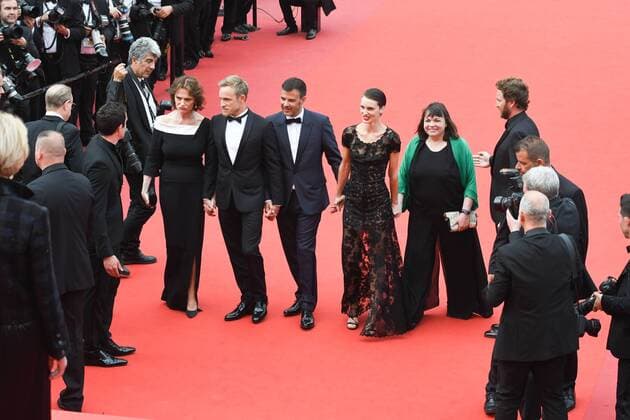 218053 Serge Arnal Starface 2017-05-26 Cannes France 70eme Festival International du Film de Cannes. Montee des Marches du film L amant Double . 70th International Cannes Film Festival. Red Carpet of L amant Double movie . DEGUN - PAOLI Spe Ozon, François; Bisset, Jacqueline; Renier, Jeremie; Boyer, Myriam; Vacth, Marine  Copyright: xSergexArnalx xStarfacex STAR_218053_017