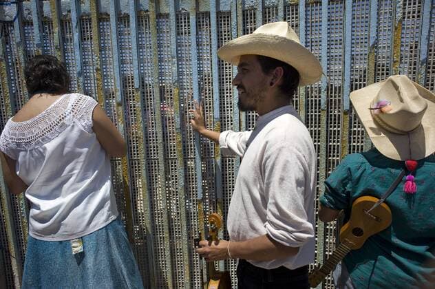 People chat with others through the U.S.-Mexico border fence during the 10th annual Fandango Fronterizo music event in Tijuana, Mexico, on May 27, 2017. The event featured musicians and dancers who play the traditional Mexican music called Son Jarocho who played simultaneously on both sides of the border fence. Several hundred people came out for the event. 10th annual Fandango Fronterizo music event in Tijuana !ACHTUNG: NUR REDAKTIONELLE NUTZUNG!  Copyright: xDavidxMaungx MEX71 20170528-636315353353291103