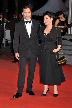 Joaquin Phoenix andLynne Ramsay attending the You Were Never Really Here premiere during the 70th Cannes Film Festival at the Palais des Festivals on May 27, 2017 in Cannes, France Foto:xL.xFontanax xFuturexImage