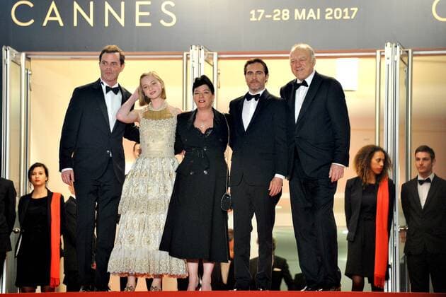 Alex Manette, Ekaterina Samsonov, director Lynne Ramsay, Joaquin Phoenix and John Doman attending the You Were Never Really Here premiere during the 70th Cannes Film Festival at the Palais des Festivals on May 27, 2017 in Cannes, France Foto:xL.xFontanax xFuturexImage