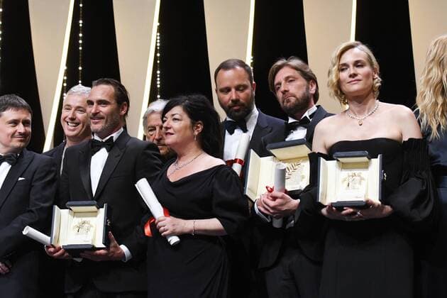 Bilder des Tages 218098 Serge Arnal Starface 2017-05-28 Cannes France 70eme Festival International du Film de Cannes. Ceremonie. 70th International Cannes Film Festival. Closing ceremony Phoenix, Joaquin; Kruger, Diane; Ostlund, Ruben  Copyright: xSergexArnalx xStarfacex STAR_218098_069