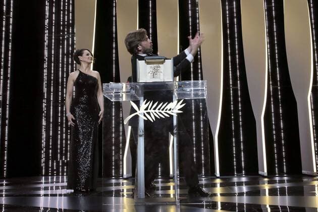 70eme Festival du Film de Cannes - Ceremonie de cloture. Photo: Laurent Guerin E Press Photo Juliette Binoche;Ruben Ostlund Cannes France  521781