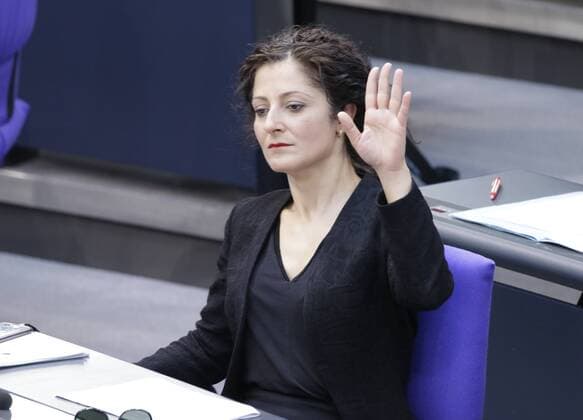 Cansel Kiziltepe, MdB; SPD, Deutschland, Berlin, Bundestag Plenum, Betriebsrentenstärkungsgesetz , Abschließende Beratungen ohne Aussprache