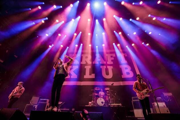Die Band Kraftklub steht am 04. Juni 2017 im Rahmen des Rock am Ring Festivals auf dem Nürburgring auf der Bühne. Festival - Kraftklub bei Rock am Ring 2017