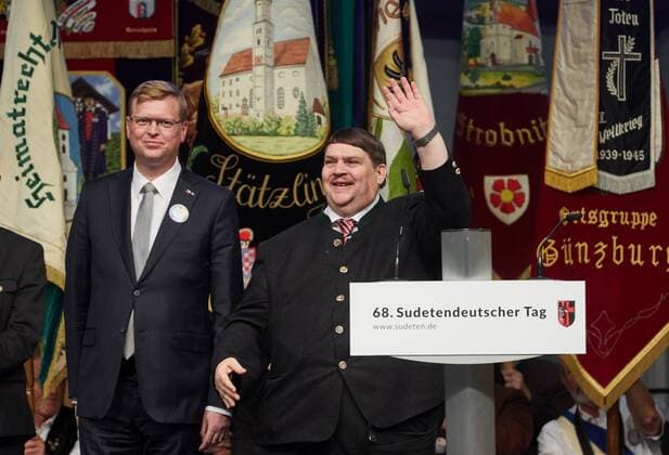 Pavel Belobradek (Stellv. Pemierminister Tschechienm li.) und Bernd Posselt (Sprecher der Sudetendeutschen Volksgruppe), 68. Sudetendeutscher Tag, Hauptkundgebung, Augsburg 2017 68. Sudetendeutscher Tag, Augsburg 2017,