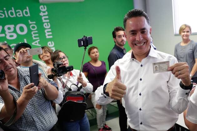 June 4, 2017 - Mexico - EUM20170604NAC26.JPG.SALTILLO, Coah., Elections Elecciones Coahuila.- El candidato de la Alianza Ciudadana, el panista Guillermo Anaya Llamas, emite su sufragio este domingo 4 de junio de 2017. Anaya Llamas rechazo ser el responsable del boicot a los telefonos celulares de su adversario, el priista Miguel Ãngel Riquelme. Foto: Agencia EL UNIVERSAL Ivan Stephens RBD. Mexico  - ZUMAu78_ 20170604_zaf_u78_028 Copyright: xIvanxStephensx