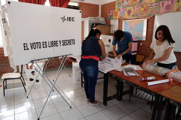 June 4, 2017 - Mexico - EUM20170604POL06.JPG.SALTILLO, Coah., Elections Elecciones-Coahuila.- Elecciones en esta entidad donde los votantes eligen gubernatura, diputaciones y ayuntamientos, el 4 de junio de 2017. En la imagen, aspectos de las casillas en esta capital. Foto: Agencia EL UNIVERSAL Ivan Stephens EVZ Mexico  - ZUMAu78_ 20170604_zaf_u78_164 Copyright: xIvanxStephensx