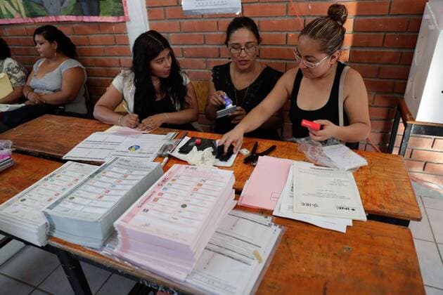 June 4, 2017 - Mexico - EUM20170604POL08.JPG.SALTILLO, Coah., Elections Elecciones-Coahuila.- Elecciones en esta entidad donde los votantes eligen gubernatura, diputaciones y ayuntamientos, el 4 de junio de 2017. En la imagen, aspectos de las casillas en esta capital. Foto: Agencia EL UNIVERSAL Ivan Stephens EVZ Mexico  - ZUMAu78_ 20170604_zaf_u78_167 Copyright: xIvanxStephensx