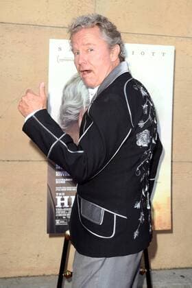 LOS ANGELES - JUN 5: John Savage at The Hero Premiere at the Egyptian Theater on June 5, 2017 in Los Angeles, CA  Copyright: xHPAx xIPAx xHutchinsxPhotox
