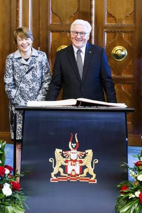 Frank-Walter Steinmeier mit Gattiin Elke Büdenbender im Neuen Rathaus im Rahmen seines Antrittsbesuchs in Niedersachen. Hannover, 07.06.2017 Foto:xU.xStammx xFuturexImage