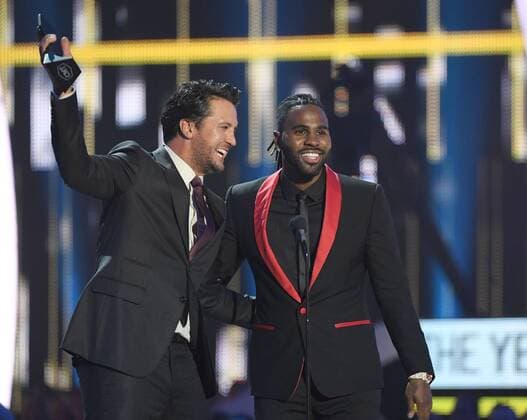 June 7, 2017 - Nashville, TN, USA - 07 June 2017 - Nashville, Tennessee - Luke Bryan, Jason Derulo. 2017 CMT Music Awards held at Music City Center. Photo Credit: AdMedia Nashville USA - ZUMAa123 20170607_zaa_a123_210 Copyright: xLauraxFarrx