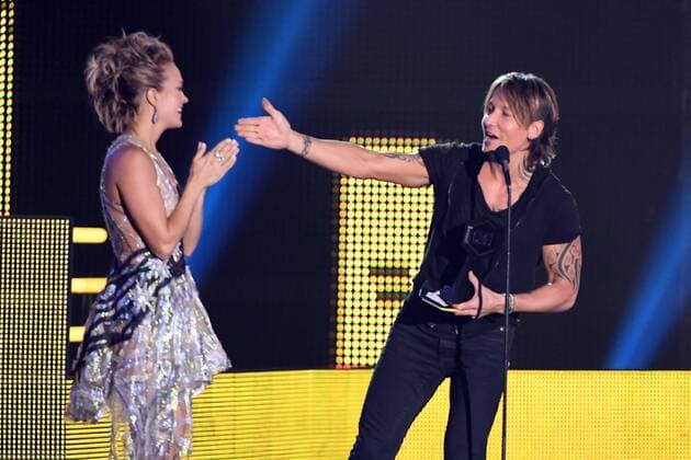 June 7, 2017 - Nashville, TN, USA - 07 June 2017 - Nashville, Tennessee - Carrie Underwood, Keith Urban. 2017 CMT Music Awards held at Music City Center. Photo Credit: AdMedia Nashville USA - ZUMAa123 20170607_zaa_a123_323 Copyright: xLauraxFarrx