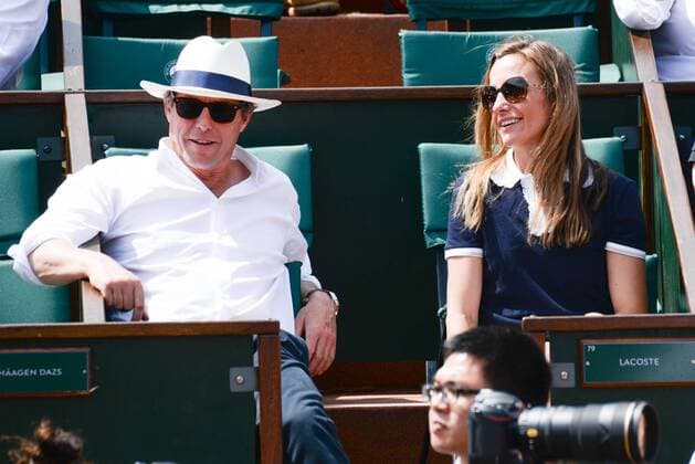 218365 Arnal-Degun Starface 2017-06-08 Paris France Internationaux de tennis de Roland-Garros.Hugh Grant et sa compagne Anna Elisabet Eberstein. Grant, Hugh; Eberstein, Anna Elisabeth  Copyright: xArnal-Degunx STAR_218365_014