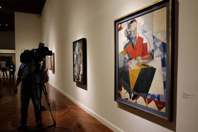 A view of the painting The Architect by Diego Rivera at the exhibition Picasso and Rivera: Conversations through time , which features over 140 works of the artists coming from different museums of the world, at the Palace of Belle Arts in Mexico City, Mexico, 08 June 2017. The exhibition opens tomorrow. PABLO PICASSO AND DIEGO RIVERA AT THE PALACE OF BELLE ARTS IN MEXICO !ACHTUNG: NUR REDAKTIONELLE NUTZUNG!  Copyright: xJoséxMéndezx MEX001 20170608-636325535070600308