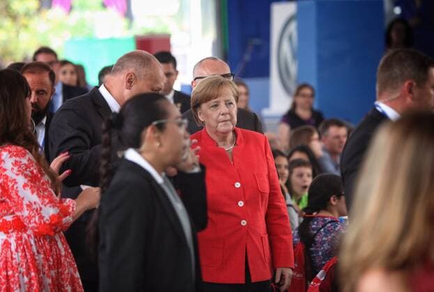 German Chancellor Angela Merkel visits the PopUp Festival, an event that celebrates business, culture and technology, in Mexico City, Mexico, 10 June 2017. Merkel is on an official visit to Mexico as part of her Latin American tour in a bid to gain support in trade, protecting the climate and managing migration prior to the G20 summit in Hamburg, Germany. German Chancellor Angela Merkel in Mexico !ACHTUNG: NUR REDAKTIONELLE NUTZUNG!  Copyright: xSASHENKAxGUTIERREZx MEX11 20170610-636327272049574107