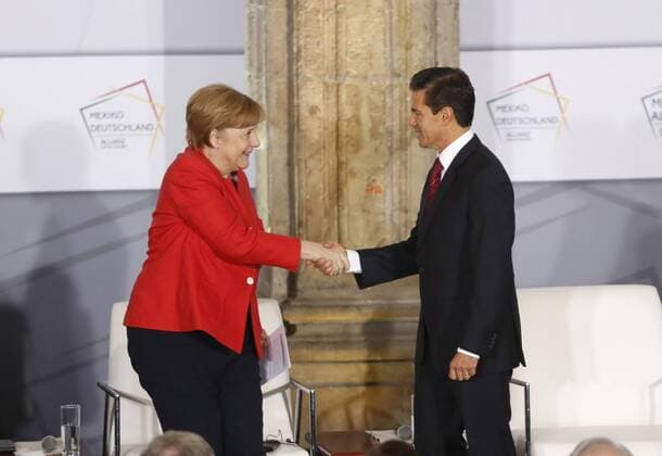 Merkel in Mexiko June 10, 2017 - Mexico - EUM20170610NAC04.JPG.CIUDAD DE MEXICO President Presidente-EPN Merkel.- La canciller de Alemania, Angela Merkel, y el presidente de Mexico Enrique Pena durante la firma de cuatro convenios de colaboracion binacional en materia economica, el 10 de junio de 2017 en el Museo Interactivo de Economia. Foto: Agencia EL UNIVERSAL Luis Cortes EVZ Mexico  - ZUMAu78_ 20170610_zaf_u78_024 Copyright: xLuisxCortesx