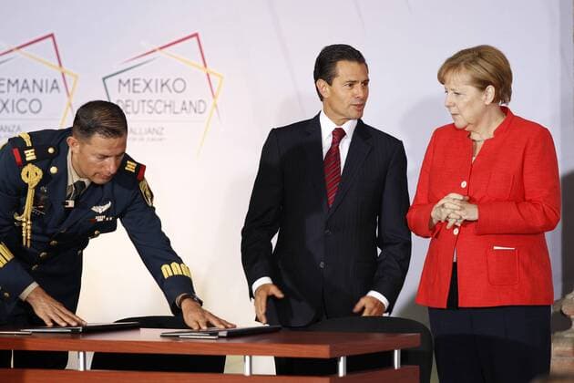 German Chancellor Angela Merkel (R) talks to Mexican President Enrique Pena Nieto in Mexico City, Mexico, 10 June 2017. Both leaders took part in a meeting with business people from Mexico and Germany. Merkel and Pena Nieto take part in a meeting with business people from Mexico and Germany !ACHTUNG: NUR REDAKTIONELLE NUTZUNG!  Copyright: xJorgexNunezx MEX32 20170611-636327393698451635
