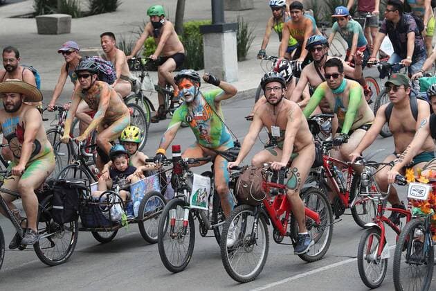 June 10, 2017 - Mexico - EUM20170610NAC13.JPG.CIUDAD DE MEXICO Nude Cycling RoundRodada nudista-CDMX.- Aspectos de la Rodada nudista 2017, efectuada este sabado, 10 de junio de 2017, sobre avenida Reforma. Foto: Agencia EL UNIVERSALAriel OjedaJMA Mexico  - ZUMAu78_ 20170610_zaf_u78_042 Copyright: xElxUniversalx