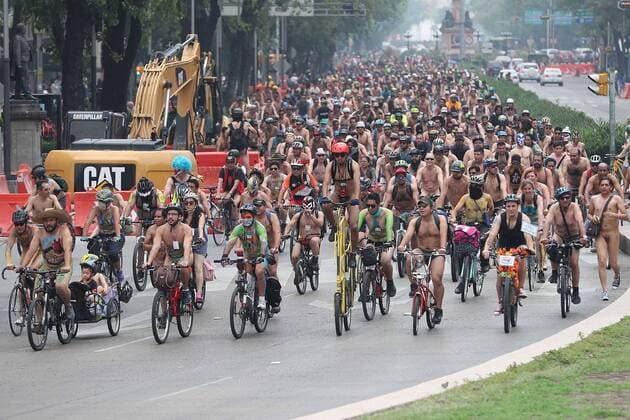 June 10, 2017 - Mexico - EUM20170610NAC12.JPG.CIUDAD DE MEXICO Nude Cycling RoundRodada nudista-CDMX.- Aspectos de la Rodada nudista 2017, efectuada este sabado, 10 de junio de 2017, sobre avenida Reforma. Foto: Agencia EL UNIVERSALAriel OjedaJMA Mexico  - ZUMAu78_ 20170610_zaf_u78_043 Copyright: xElxUniversalx