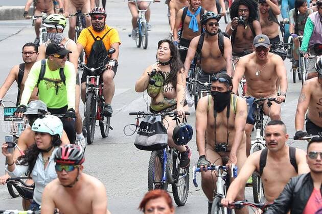June 10, 2017 - Mexico - EUM20170610NAC16.JPG.CIUDAD DE MEXICO Nude Cycling RoundRodada nudista-CDMX.- Aspectos de la Rodada nudista 2017, efectuada este sabado, 10 de junio de 2017, sobre avenida Reforma. Foto: Agencia EL UNIVERSALAriel OjedaJMA Mexico  - ZUMAu78_ 20170610_zaf_u78_044 Copyright: xElxUniversalx