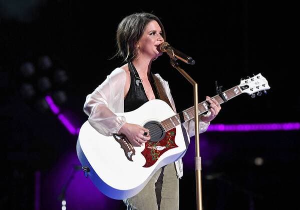 June 10, 2017 - Nashville, Tennessee, United States - 10 June 2017 - Nashville, Tennessee - Maren Morris. 2017 CMA Music Festival Nightly Concert held at Nissan Stadium. Photo Credit: Laura Farr AdMedia Nashville United States - ZUMAa123 20170610_zaa_a123_490 Copyright: xLauraxFarr Admediax