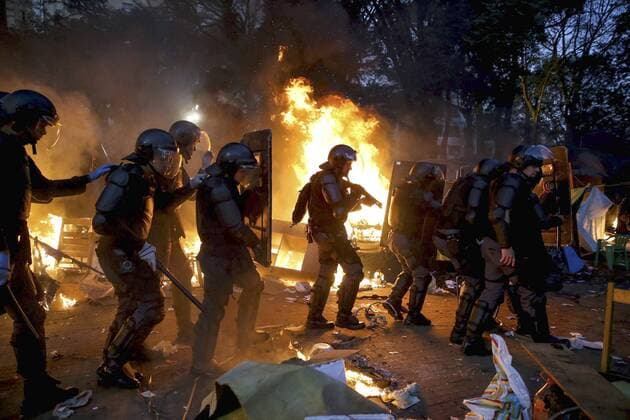 Policemen during a operation to dismantle drug points of sale in Cracolandia , an area of Sao Paulo, Brazil, which has the largest number of drug users from the city, on 11 June 2017. Some 500 agents entered the land of the crac , a degraded area located in the center of Sao Paulo and where remain drug dealers and addicts, mostly to the crash. OPERATION IN THE PRINCIPAL POINT OF DRUG USERS OF SAO PAULO !ACHTUNG: NUR REDAKTIONELLE NUTZUNG!  Copyright: xFERNANDOxBIZERRAxJRx GRA207 20170611-636327941151699882