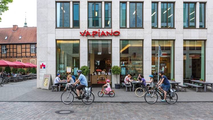 DEU, Deutschland, Nordrhein-Westfalen, Münster, 11.06.2017: Vapiano Restaurant - Aussenansicht