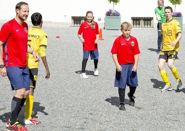 14-06-2017 Norway Princess Mette Marit and Prince Haakon and Princess Alexandra and Prince Sverre during the friendly footbal match between team Skaugum and LSK Unified at Skaugum stadium. The royal family team with Caroline Graham Hansen and Ingvild Isaksen of the Norwegian national football team with the leader, Jan Age Fjortoft, against the Norwegian football association.  Copyright: xPPE NIEBOERx