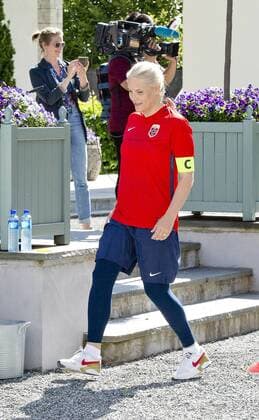 14-06-2017 Norway Princess Mette Marit and Prince Haakon and Princess Alexandra and Prince Sverre during the friendly footbal match between team Skaugum and LSK Unified at Skaugum stadium. The royal family team with Caroline Graham Hansen and Ingvild Isaksen of the Norwegian national football team with the leader, Jan Age Fjortoft, against the Norwegian football association.  Copyright: xPPE NIEBOERx