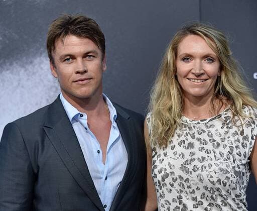 Luke Hemsworth and his wife Samantha arrive for the premiere of All Eyez on Me at the Westwood Village Theaters in Los Angeles, California on June 14, 2017.  LAP20170614810 CHRISTINExCHEW