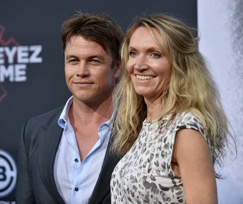 Luke Hemsworth and his wife Samantha arrive for the premiere of All Eyez on Me at the Westwood Village Theaters in Los Angeles, California on June 14, 2017.  LAP20170614811 CHRISTINExCHEW