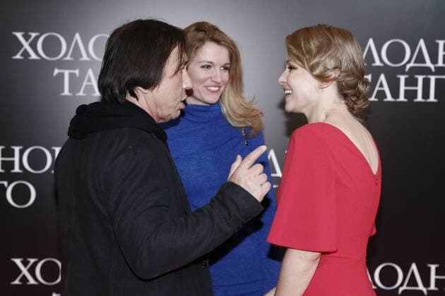 MOSCOW, RUSSIA - JUNE 15, 2017: Film producer Renat Davletyarov with wife singer Yevgenia Malakhova, and actress Yulia Peresild (L-R) attend the Moscow premiere of Cold Tango, a film directed by Pavel Chukhray, at the Karo 11 Oktyabr cinema. Alexander Shcherbak TASS  TS0531DF