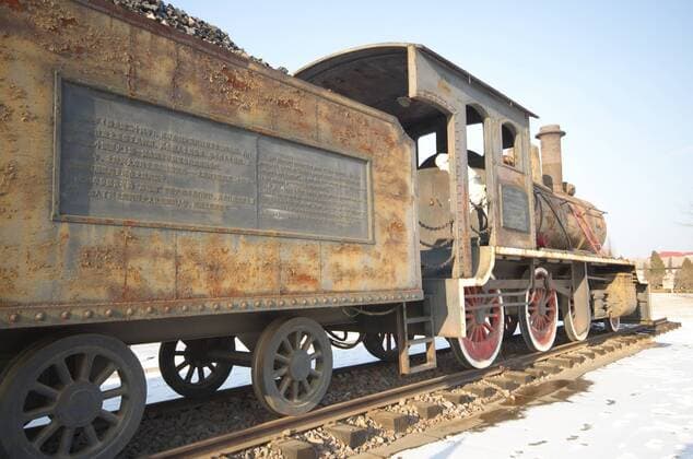 June 16, 2017 - Qinhuangdao, Qinhuangdao, China - Qinhuangdao, CHINA-Jan 17 2016: (EDITORIAL USE ONLY. CHINA OUT) An old train and sculptures of passengers can be seen near the Beidaihe Railway Station in Qinhuangdao, north China s Hebei Province. Qinhuangdao China  - ZUMAs145 20170616_zaa_s145_121 Copyright: xFengxJunx