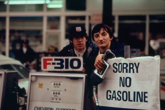 Gas Station Attendants Peer over Their Out of Gas Sign in Portland, Oregon on Day before the State s Requested Saturday Closure of Gasoline Stations 11 1973 Hollywood CA USA  Copyright: xNARAx 1003_476THA
